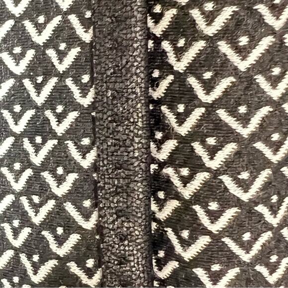 Max studio black and white faux wrap style straight knit skirt size 6? B121 - Picture 2 of 5